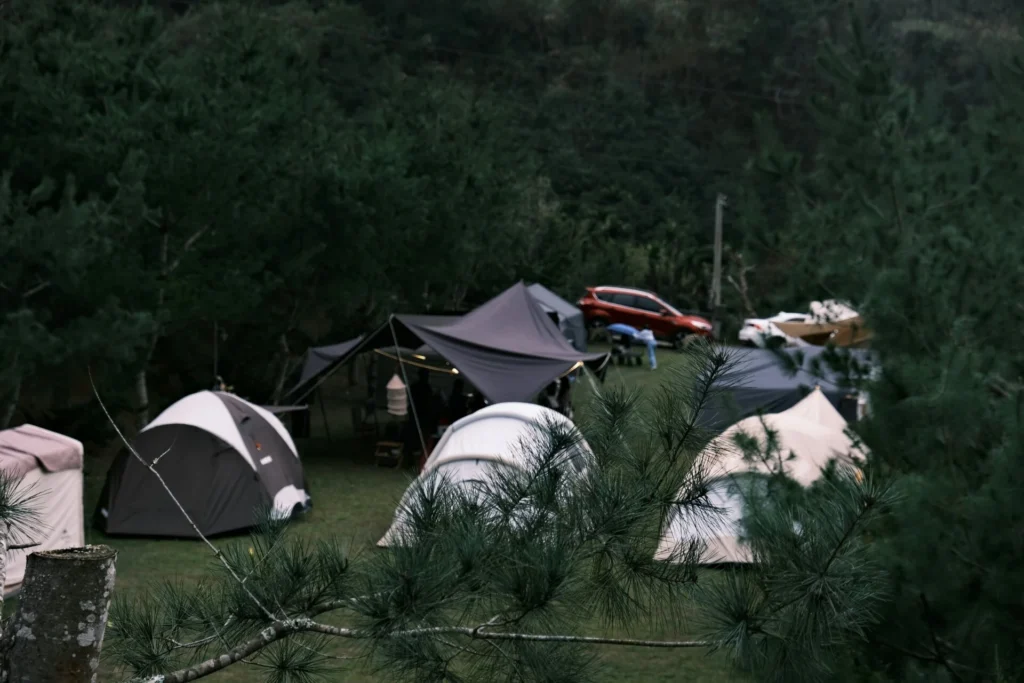 Tips Camping saat Musim Hujan 2